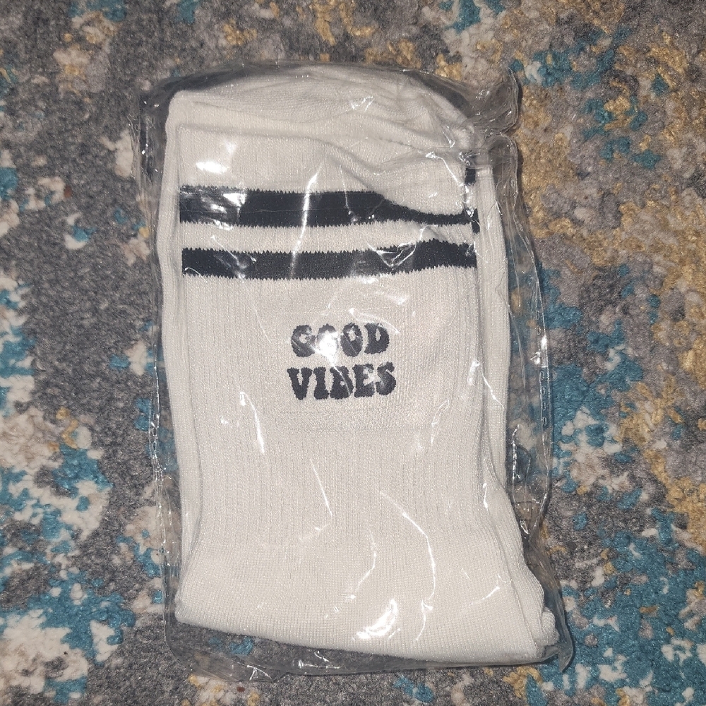 New Good Vibes White Socks With Black Graphics Size 8-11 In Women - Picture 2 of 3